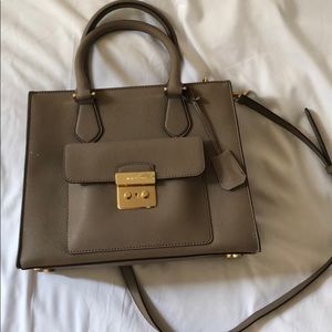 TAN MICHAEL KORS PURSE